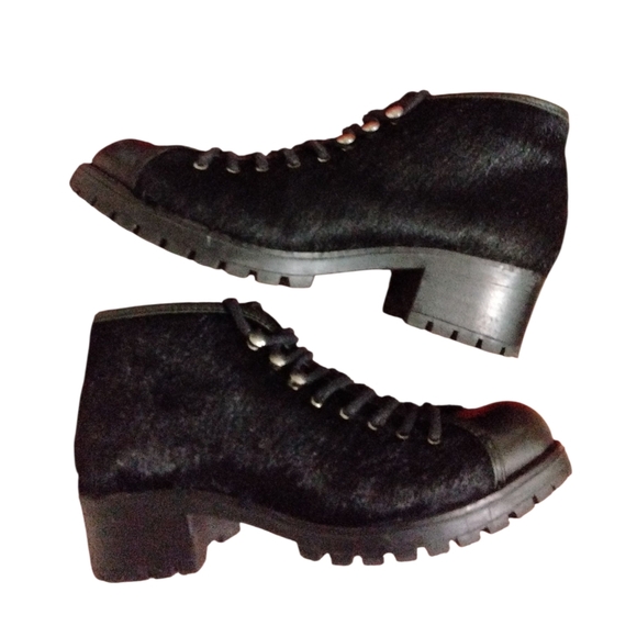 Schutz Calf Hair Bootie Black Combat Lug sole Lace Up Ankle Boot Sz 9 - Picture 1 of 11